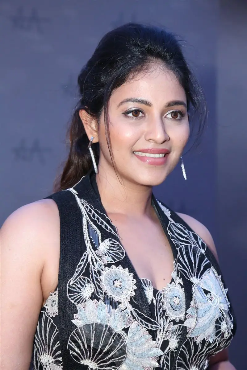 Anjali at Geethanjali Malli Vachindhi Movie Trailer Launch